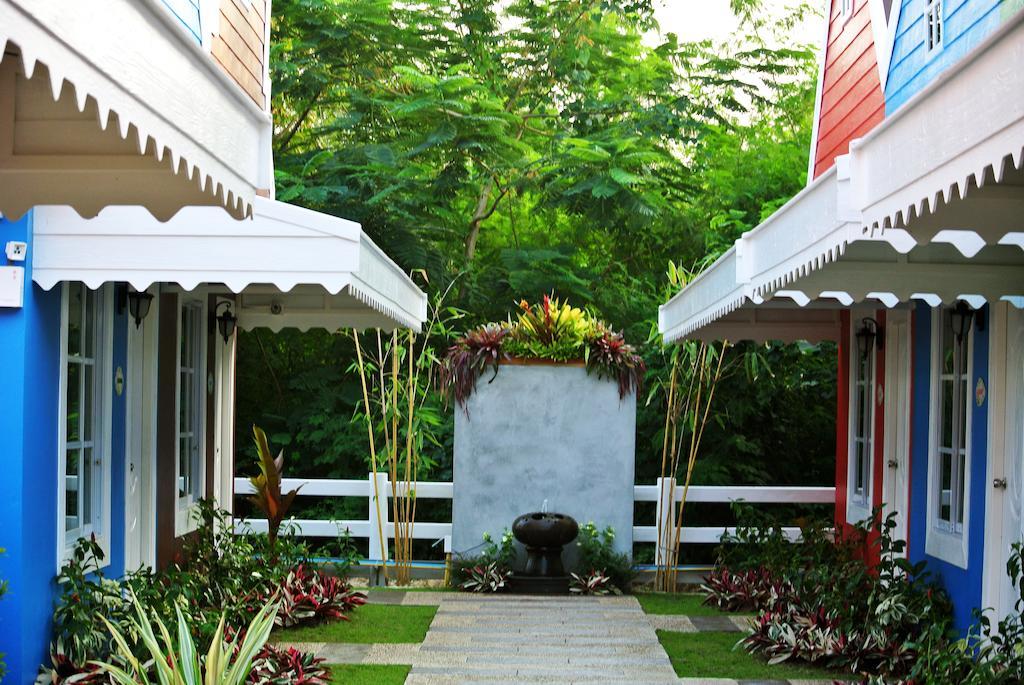 Color Ville Hotel Sha Certified Sakon Nakhon Bagian luar foto