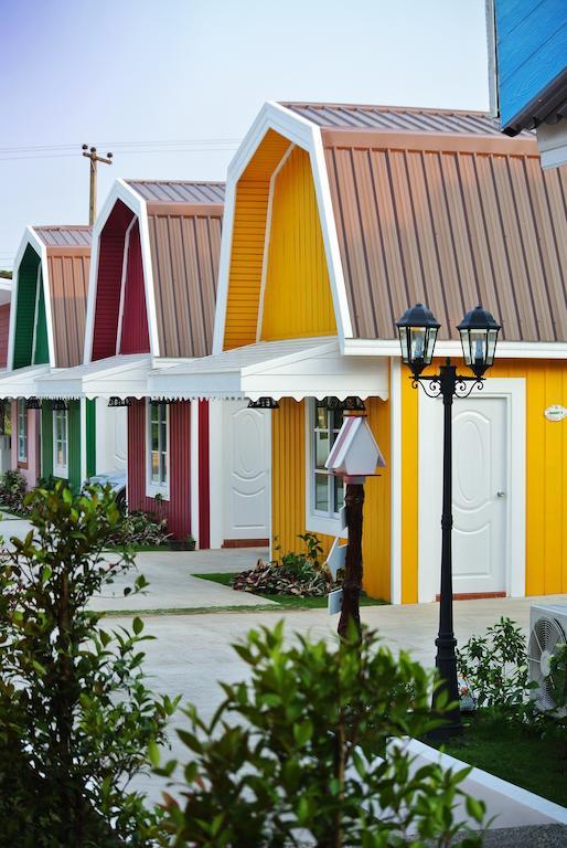 Color Ville Hotel Sha Certified Sakon Nakhon Bagian luar foto