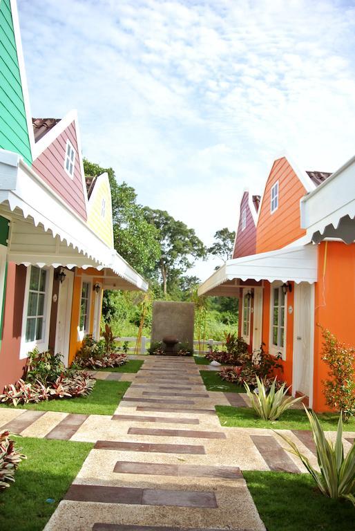 Color Ville Hotel Sha Certified Sakon Nakhon Bagian luar foto