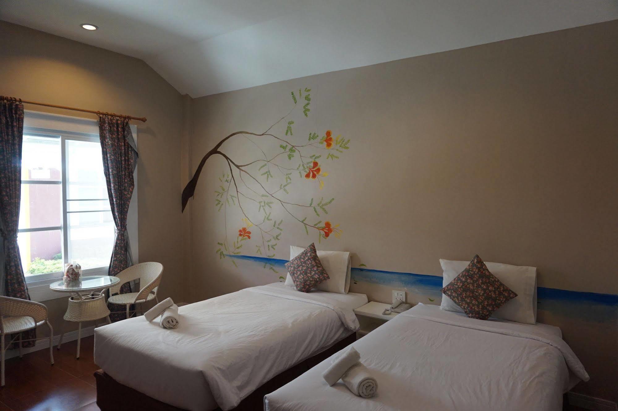 Color Ville Hotel Sha Certified Sakon Nakhon Bagian luar foto