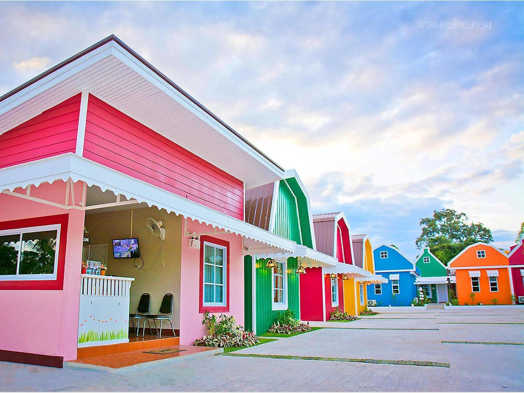 Color Ville Hotel Sha Certified Sakon Nakhon Bagian luar foto