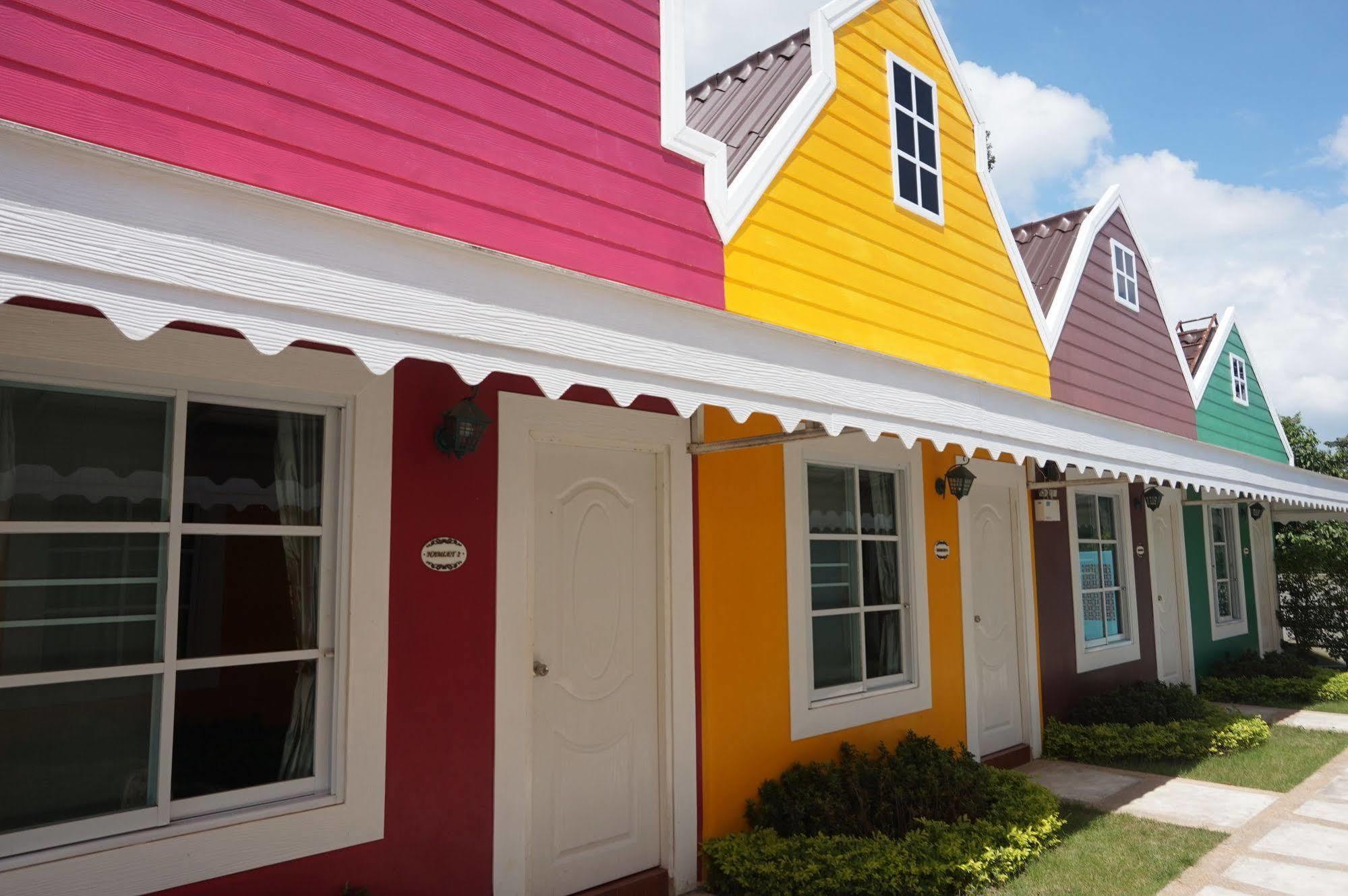 Color Ville Hotel Sha Certified Sakon Nakhon Bagian luar foto