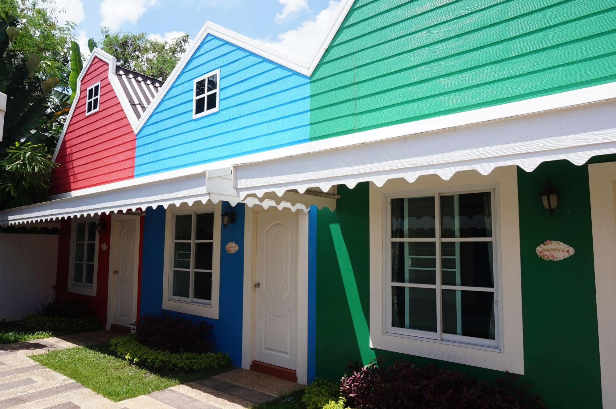 Color Ville Hotel Sha Certified Sakon Nakhon Bagian luar foto