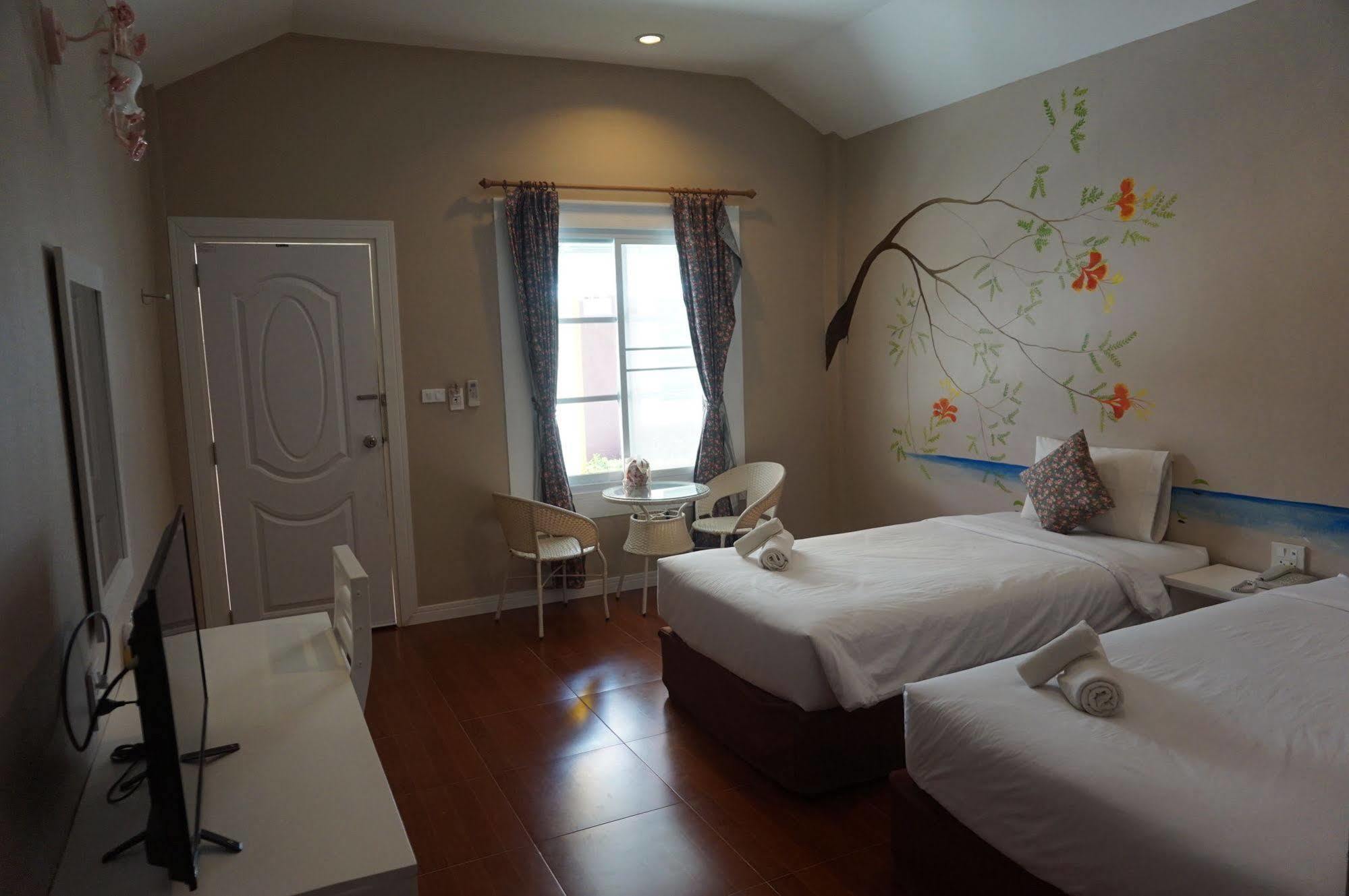 Color Ville Hotel Sha Certified Sakon Nakhon Bagian luar foto