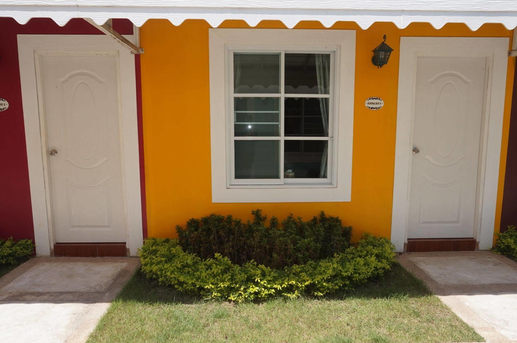Color Ville Hotel Sha Certified Sakon Nakhon Bagian luar foto