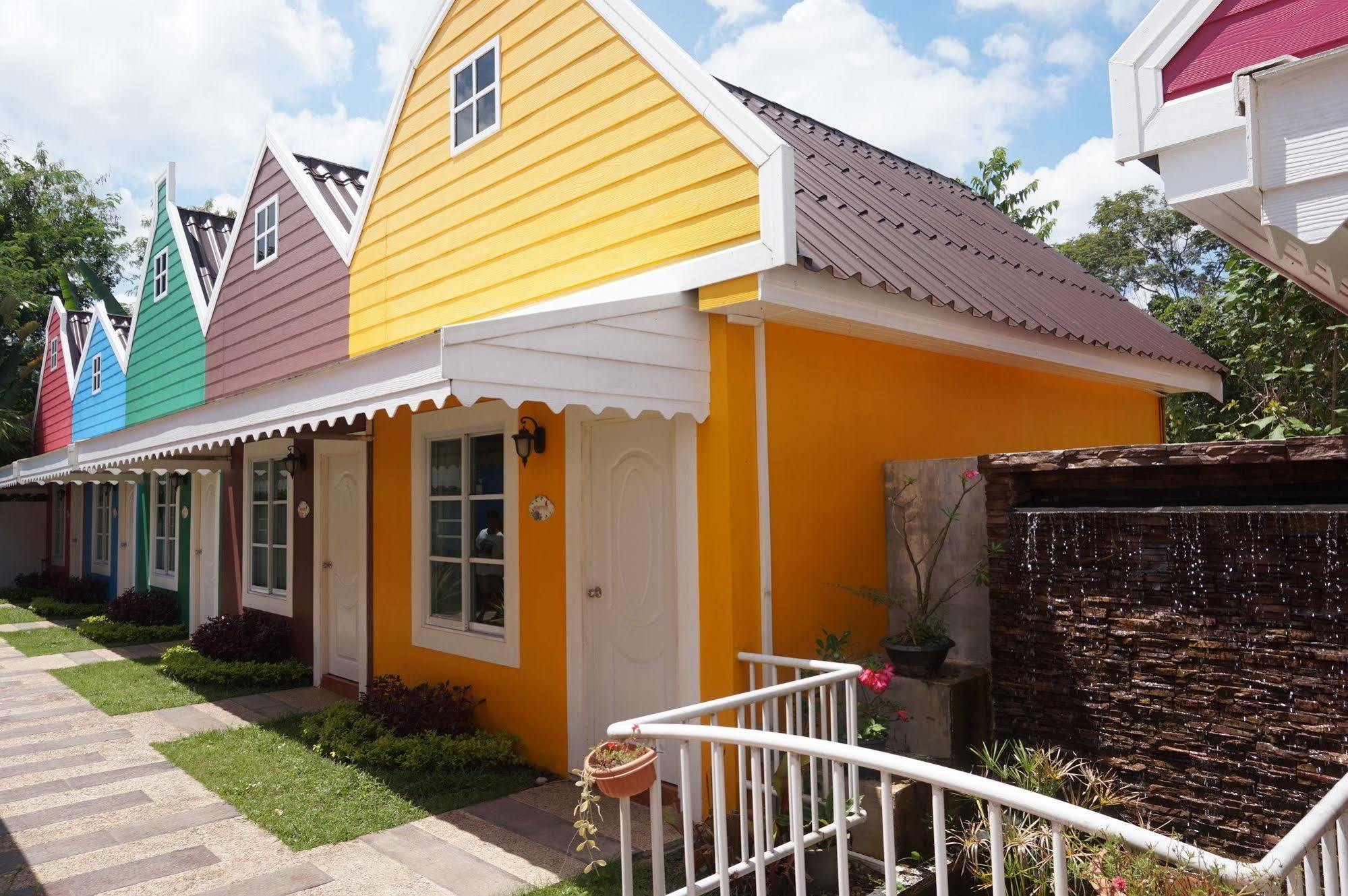 Color Ville Hotel Sha Certified Sakon Nakhon Bagian luar foto