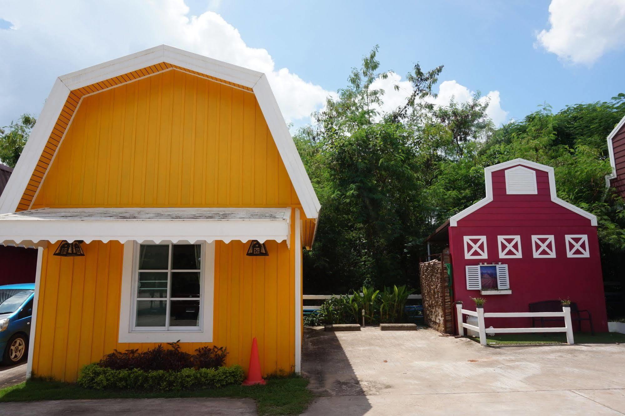 Color Ville Hotel Sha Certified Sakon Nakhon Bagian luar foto