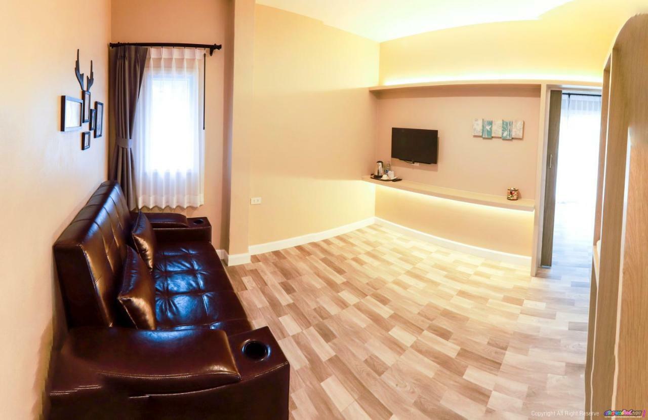 Color Ville Hotel Sha Certified Sakon Nakhon Bagian luar foto