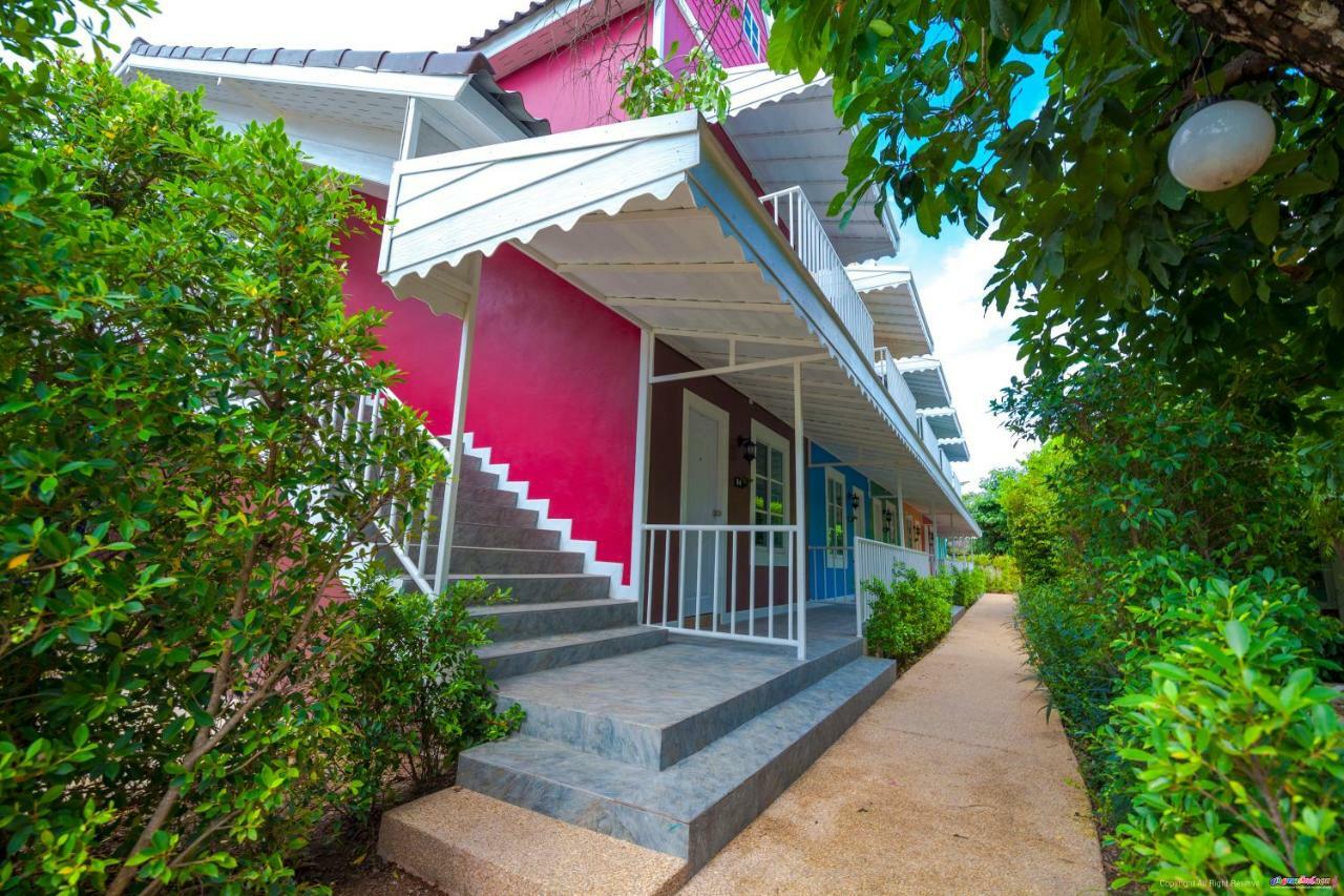 Color Ville Hotel Sha Certified Sakon Nakhon Bagian luar foto